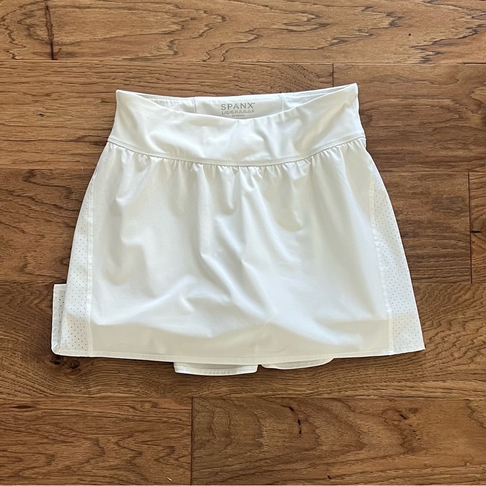 EUC Spanx Get Moving Skort White Large $72 Tennis Skirt for $24